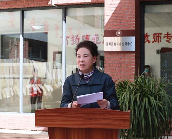 说明: https://news.gznu.edu.cn/__local/4/5A/F6/75B16963DC6EAE04216258D652C_C44743DC_189E8.jpg