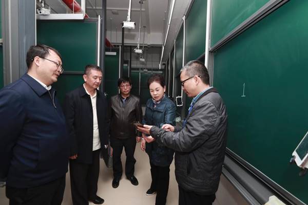 说明: https://news.gznu.edu.cn/__local/8/D3/01/E02B994A7F903F6C99C371B0C15_B4D5A1DD_11494.jpg